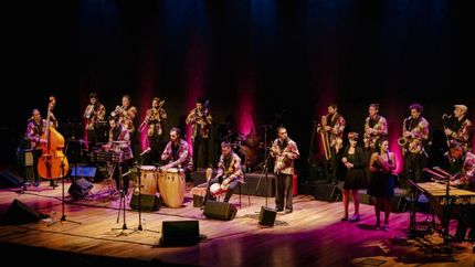 La Orquesta completa. La Orquesta completa.