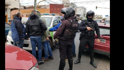 detuvieron a un jefe de la policia federal por extorsionar a un comerciante de avellaneda