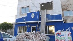 El acusado fue llevado esposado hasta la Comisaría 6ta de Lomas de Zamora.