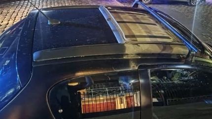 Los ladrones robaban techos de los autos.