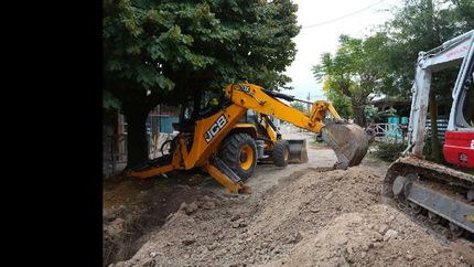 Las cuadrillas y las máquinas trabajan sobre la calle Fernando de Toro.
