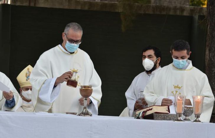 Las misas podrán tener hasta diez personas.