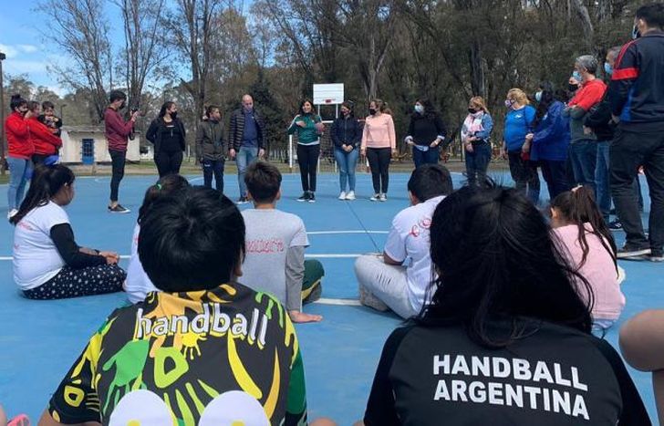 El handball busca hacerse su lugar en San José y Temperley.