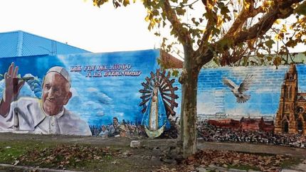 el papa francisco quedo inmortalizado en otra pared de lomas de zamora