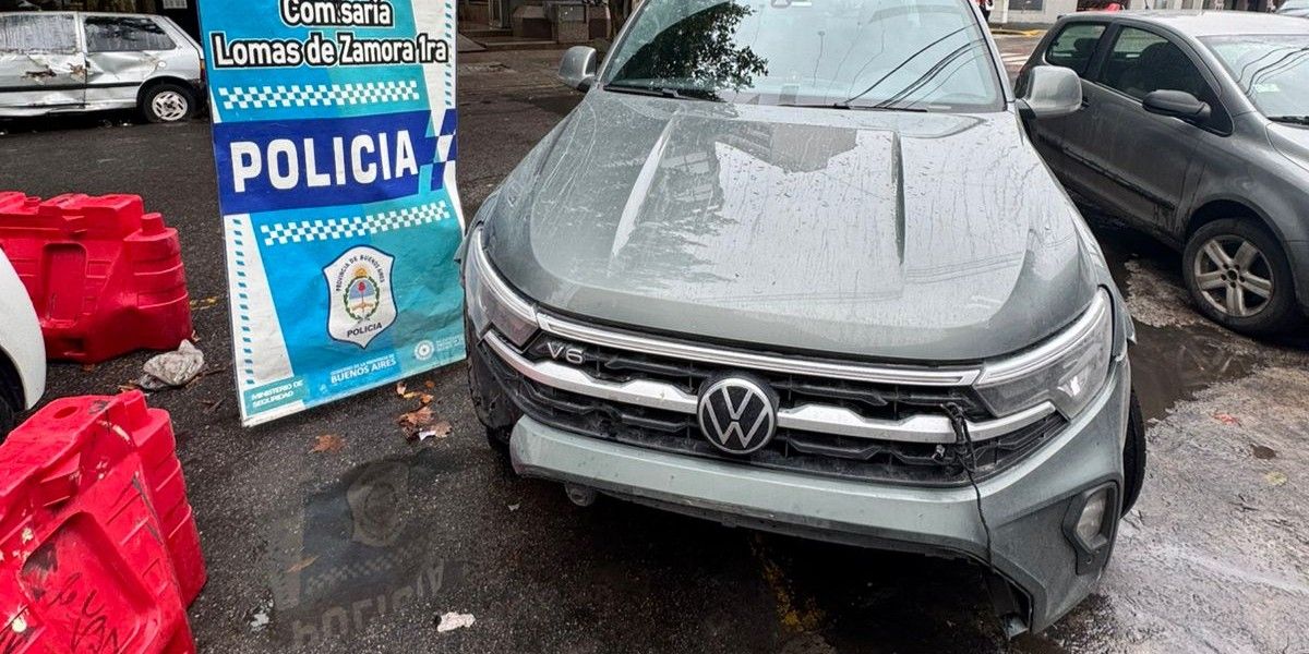 La camioneta robada, ya recuperada por la Policía de Lomas.