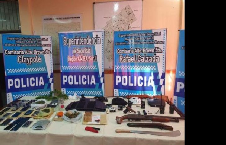 Una de las bandas marcaba a sus soldaditos la letra F con un hierro caliente.