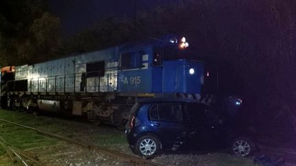 El tren no llevaba pasajeros al momento del choque. El tren no llevaba pasajeros al momento del choque.