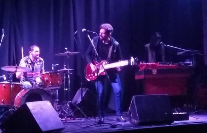 Dos Pirámides, una de las bandas más destacadas de la noche.