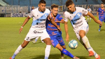 peleado y con pocas llegadas el primer tiempo en el Beranger. peleado y con pocas llegadas el primer tiempo en el Beranger.