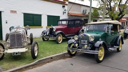 Los autos, en perfecto estado. Una verdadera reliquia.
