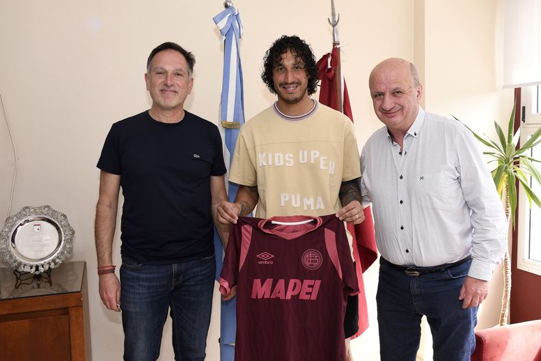 Jos&eacute; Mar&iacute;a Canale con los directivos de Lan&uacute;s.