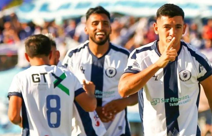 Martínez marcó el descuento en Villa Devoto.