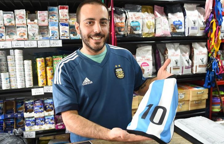 La fiebre mundialista llegó hasta los pet shop.