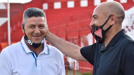 Pedro Monzón y José Serrizuela homenajearon a Maradona. Pedro Monzón y José Serrizuela homenajearon a Maradona.