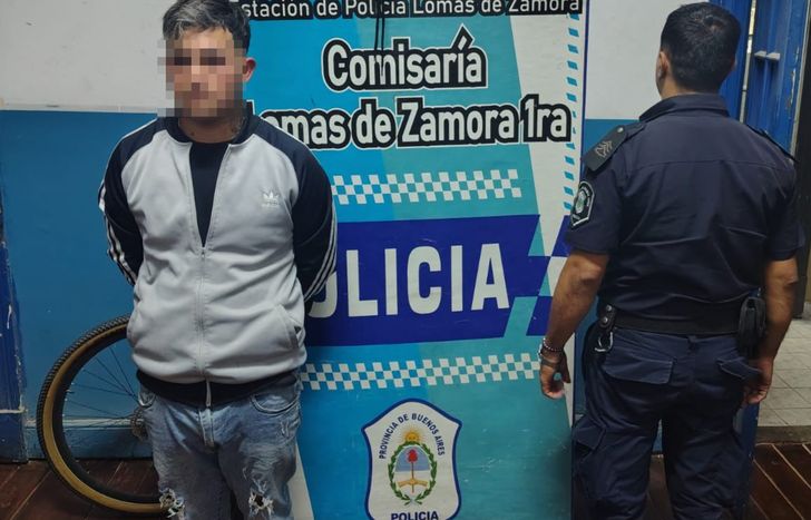 Uno de los supuestos motochorros detenido.