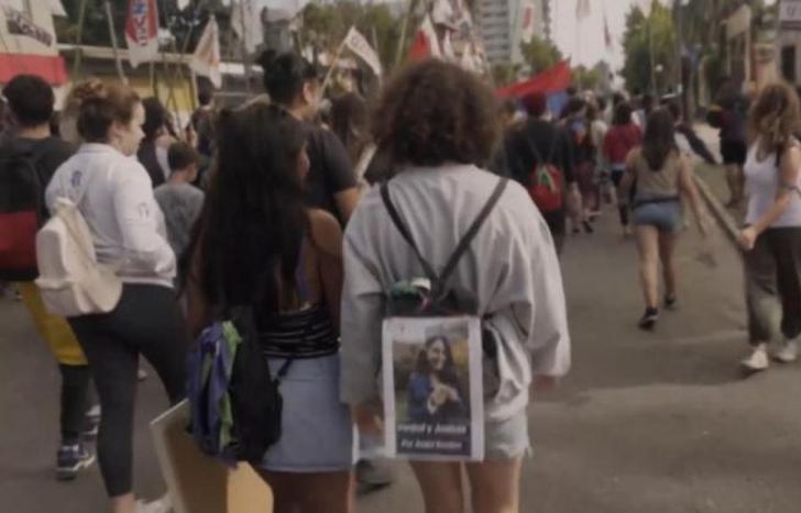 Disponible en forma gratuita.