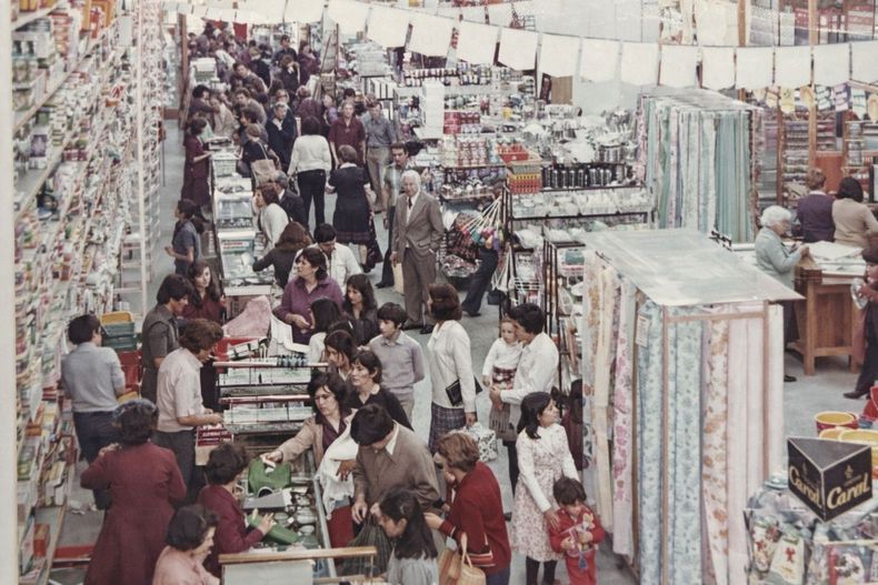 En casi 60 años, miles de vecinos de Lomas de Zamora recorrieron las góndolas de Plásticos Boedo. En casi 60 años, miles de vecinos de Lomas de Zamora recorrieron las góndolas de Plásticos Boedo.
