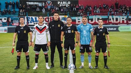 Brown de Adrogué va por el paso de la salvación.