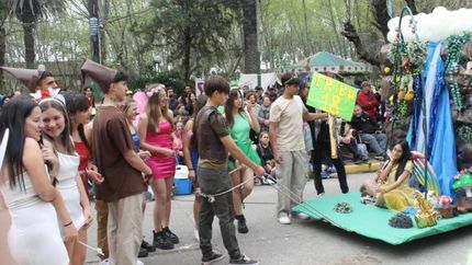 El desfile de carrozas, una de las actividades más atractivas del fin de semana.