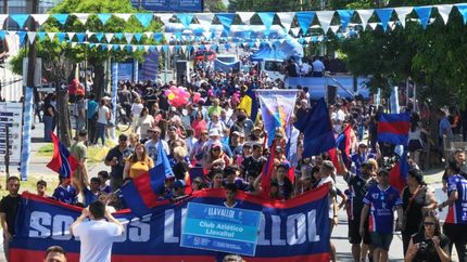 Las instituciones hicieron un desfile lleno de colores y alegrías. Las instituciones hicieron un desfile lleno de colores y alegrías.