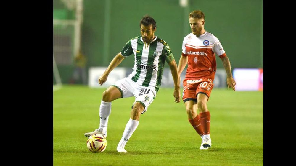 A Cvitanich le (mal) anularon un gol y terminó molesto.