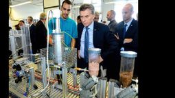 TÃ©lam 06/07/2016 Berlin, Alemania: El presidente Mauricio Macri recorriÃ³ hoy el Centro de CapacitaciÃ³n de la empresa Siemens,  junto al ministro de Transporte, Guillermo Dietrich. Foto: Presidencia