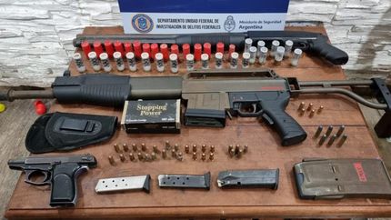 Tenían un arsenal de armas.