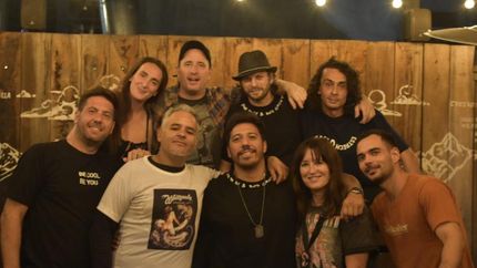 Contacto Estrecho toca en Lomas de Zamora.