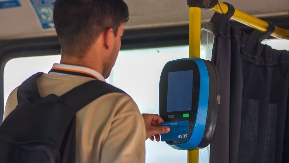 En Lomas habilitaron lugares para hacer el trámite de forma presencial.