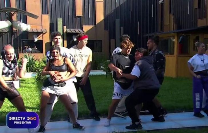 Picante coreo en Gran Hermano.