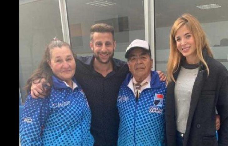 jesica, junto a Blanca Arias y Manuel Juárez, ganadores de la disciplina folklore adultos.