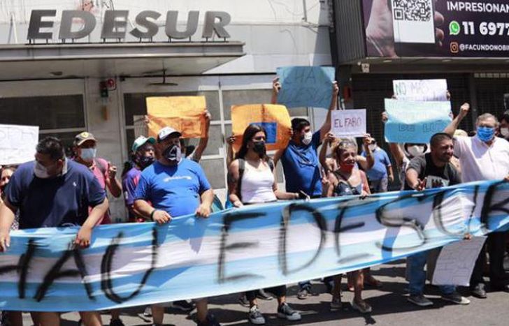 Cansado de los cortes y las fallas en el servicio eléctrico.