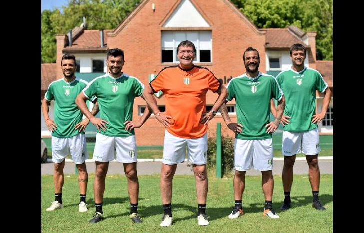 Givova llegó como indumentaria oficial al Taladro para reemplazar a Hummel.