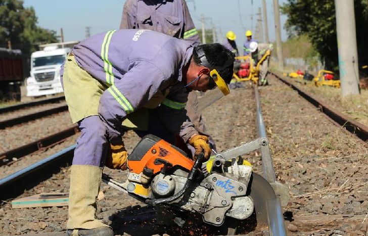Para las tareas se utiliza maquinaria que impide la circulación de los servicios.