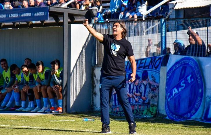 Forestello vuelve a retocar el equipo,