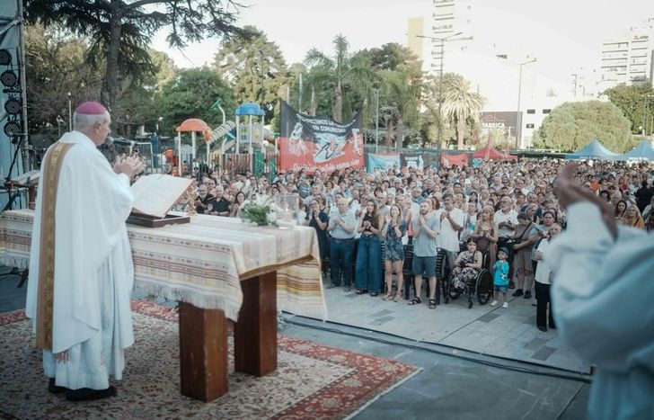 Federico Otermín participó de la fiesta en honor a la Virgen de la Paz en la plaza Grigera, Lomas de Zamora.&nbsp;