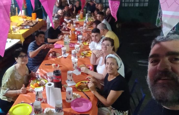 Quieren seguir compartiendo un plato de comida en comunidad.