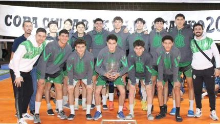 El plantel de Defensores, finalista en Villa Ocampo.