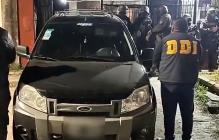 Camioneta incautada a los detenidos.