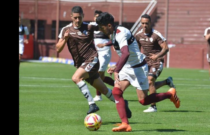 Futbolistas que alternan titularidad y banco junto a algunos juveniles fueron los que saltaron a la cancha.