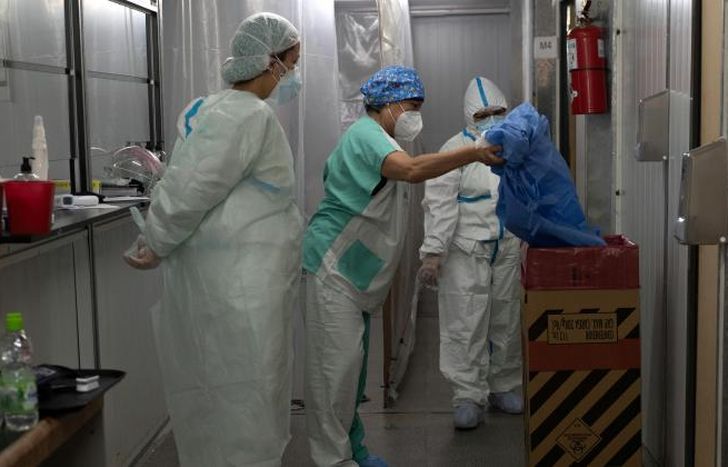 El personal de la salud da registro al sistema nacional.