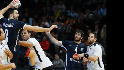 Argentina pagó caro sus distracciones y ahora jugará por el puesto 17 al 21.