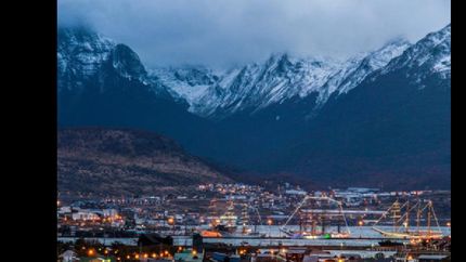 las fragatas de la regata velas latinoamerica atraen visitantes en ushuaia