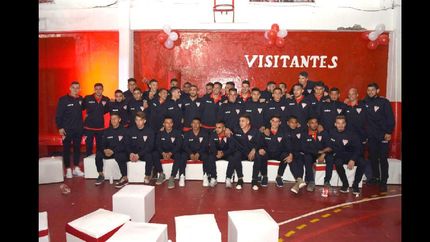 los andes presento a su nuevo plantel con una fiesta a puro color