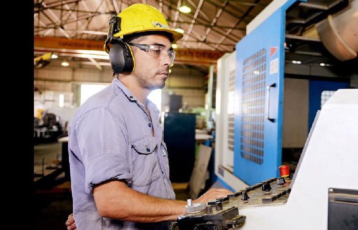 La industria concentró el 77% de las suspensiones y despidos.