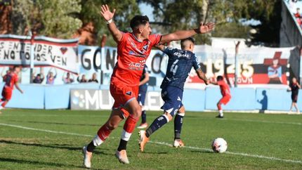 Juan Mendoza anotó el gol de Brown en la tarde de Adrogué.
