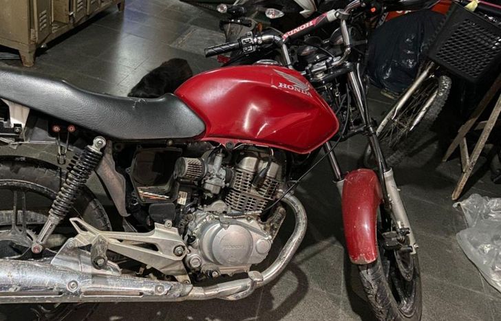 La moto incautada por la Policía.