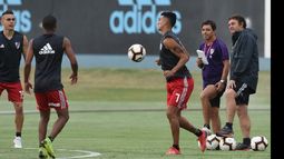 El plantel Millonario comenzará la defensa del título continental ante Alianza Lima, en Perú.