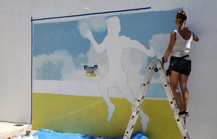 Marcela tardó entre ocho y diez jornadas en terminar el mural.
