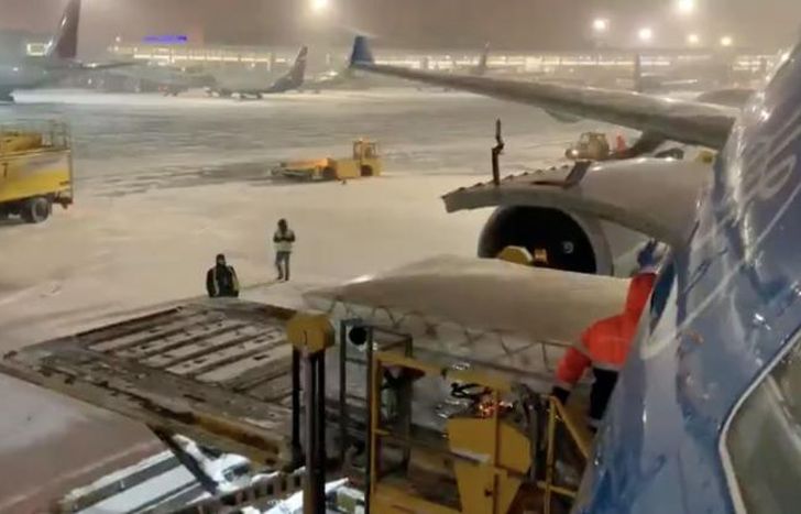 Cuando cargaron las vacunas en Moscú.